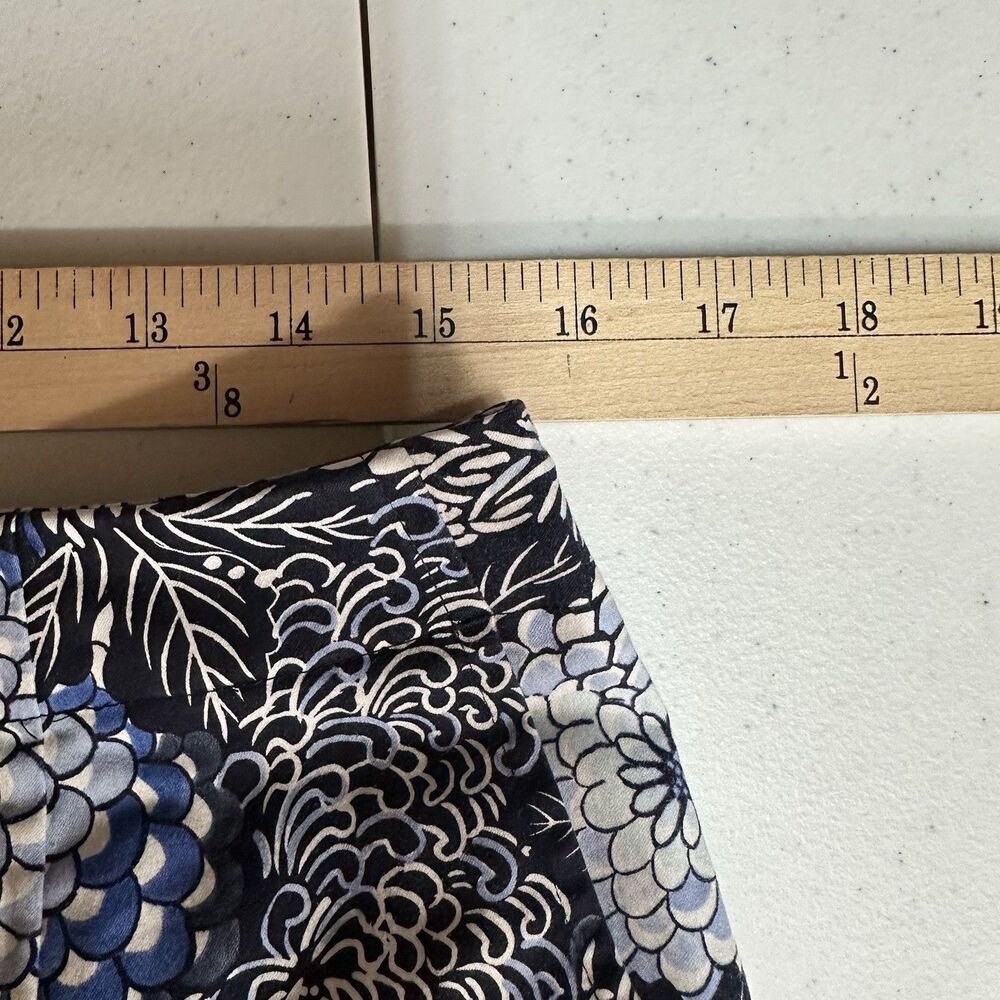Talbots Stretch Floral Print Pants Women’s Size 12 Blue Black White Straight Leg - Picture 8 of 9